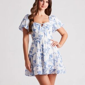 Windsor White & Blue Floral Puff Sleeve Mini Dress – Sweetheart Neckline Small